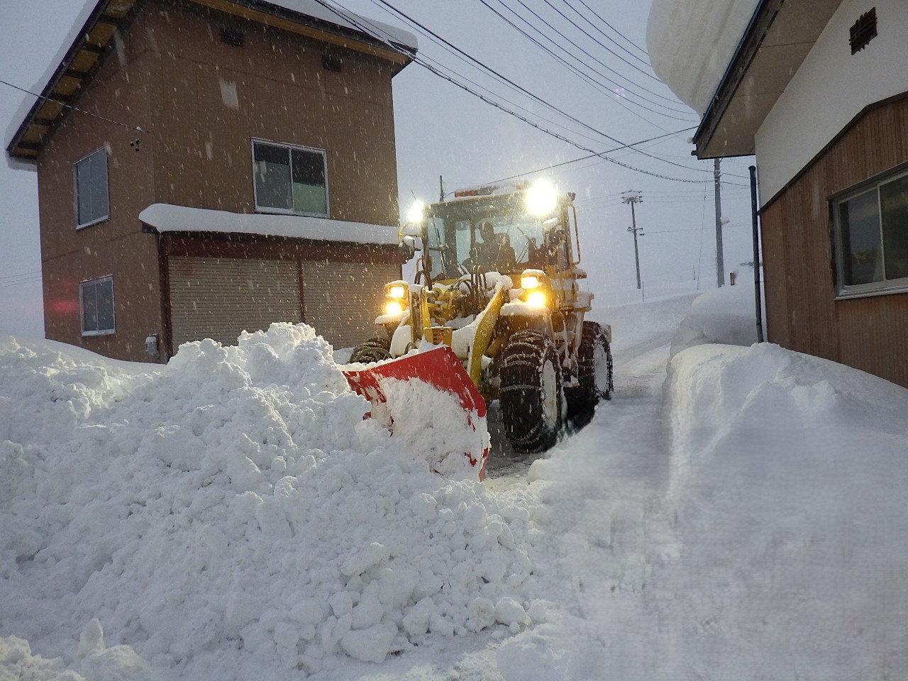 大雪の中の除雪